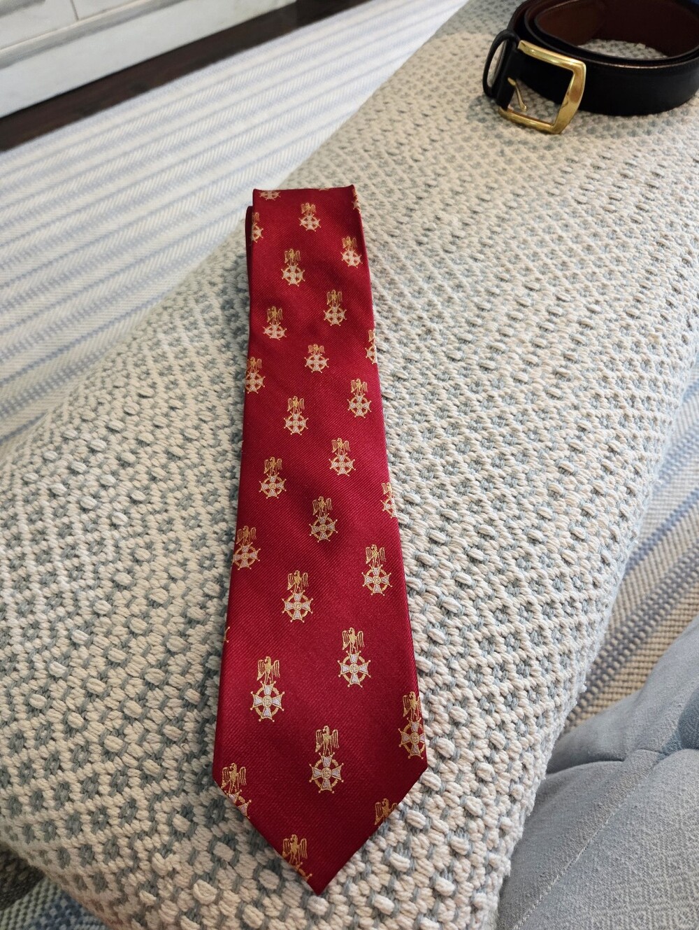 Smith & Logsdon Red Patterned Silk Tie - Classic Formal Accessory